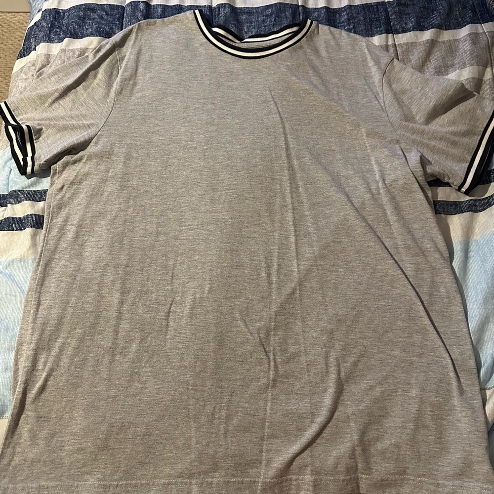 No Boundaries Gray and Black Short Sleeve Tee